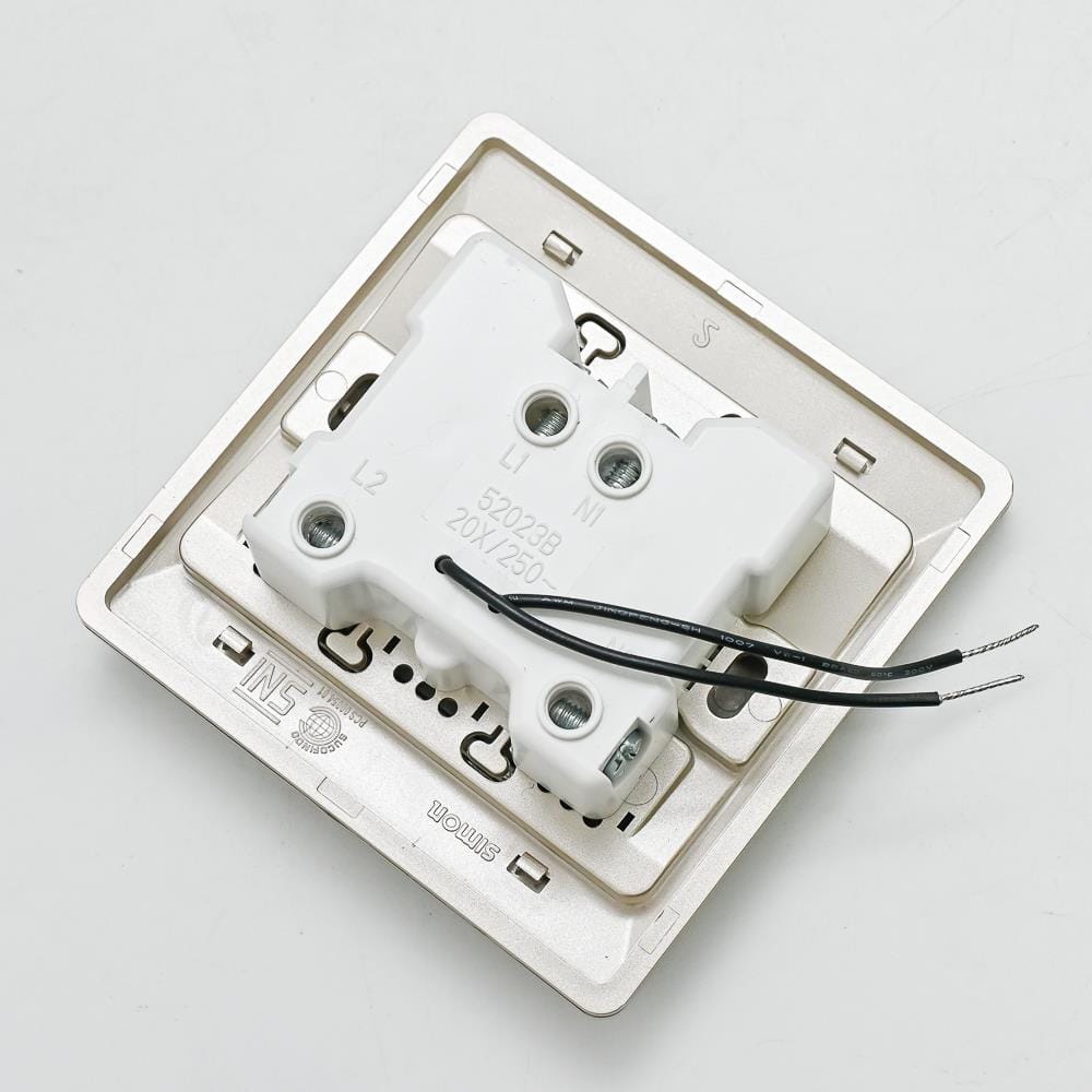 20A 1GANG 1WAY DOUBLE-POLE SWITCH WITH LED SIMON 52023BLD CC CHAMPAGNE
