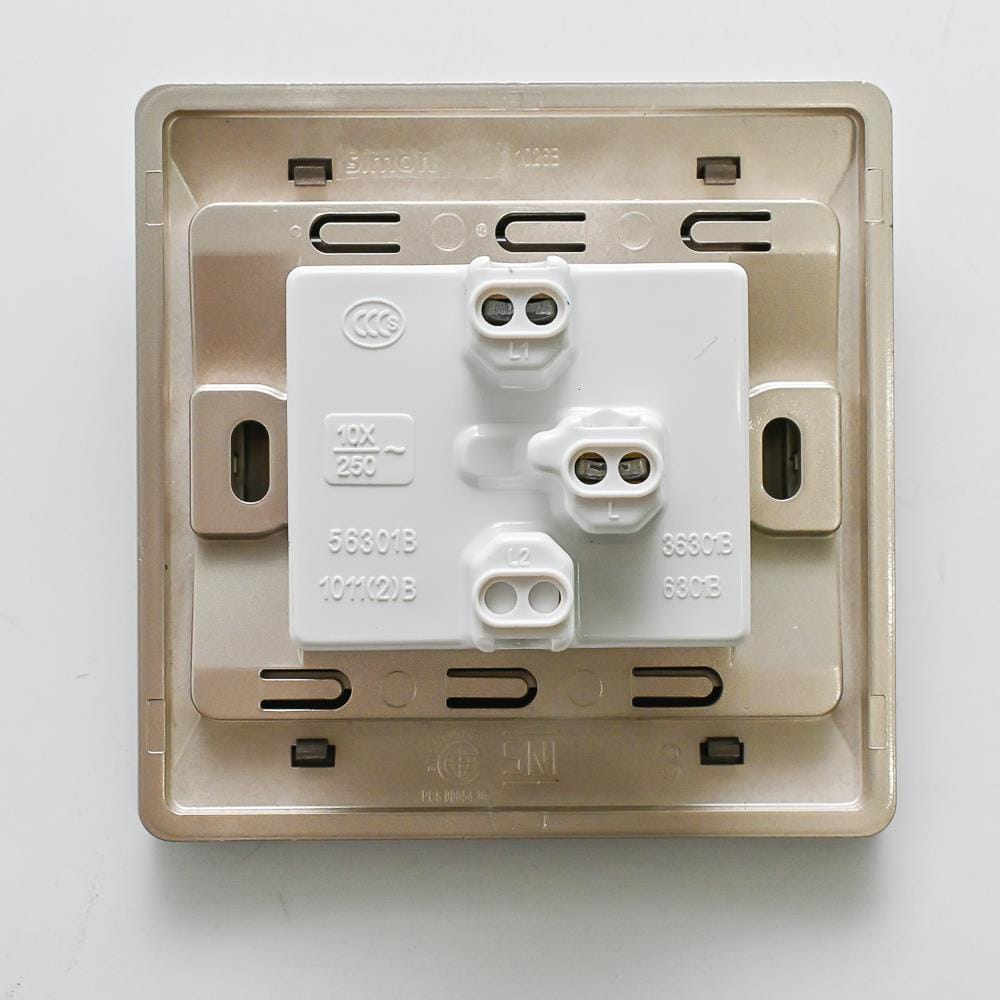 10A 1 GANG 1 WAY SWITCH SIMON 51011B CM