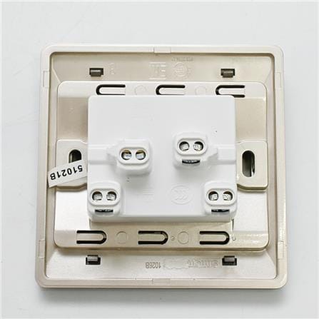 10A 2 GANG 1 WAY SWITCH SIMON 51021B CM