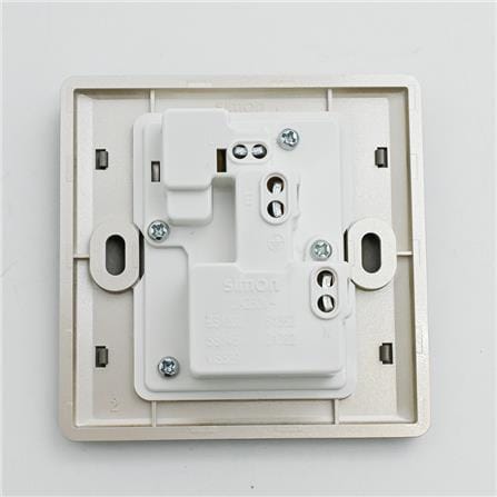 13A 1 GANG FLAT PIN SOCKET SIMON 51382 CHAMPAGNE MATTBLACK