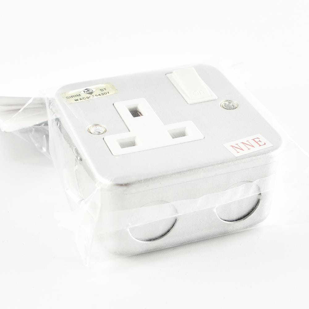 13A 1G METALCLAD SWITCH SOCKET OUTLET 9499 NNE