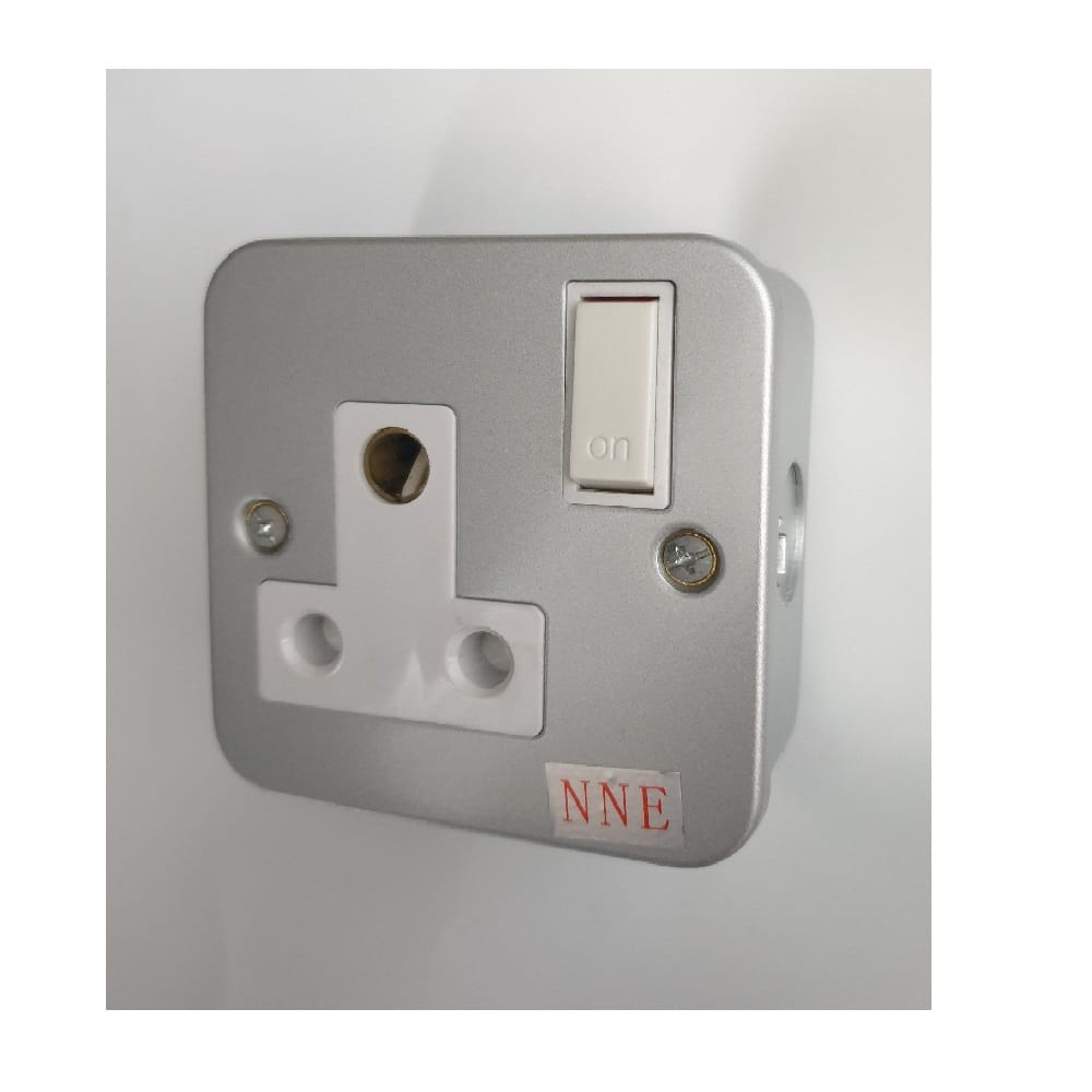 15A 1G METALCLAD SW SOCKET OUTLET 9415 NNE