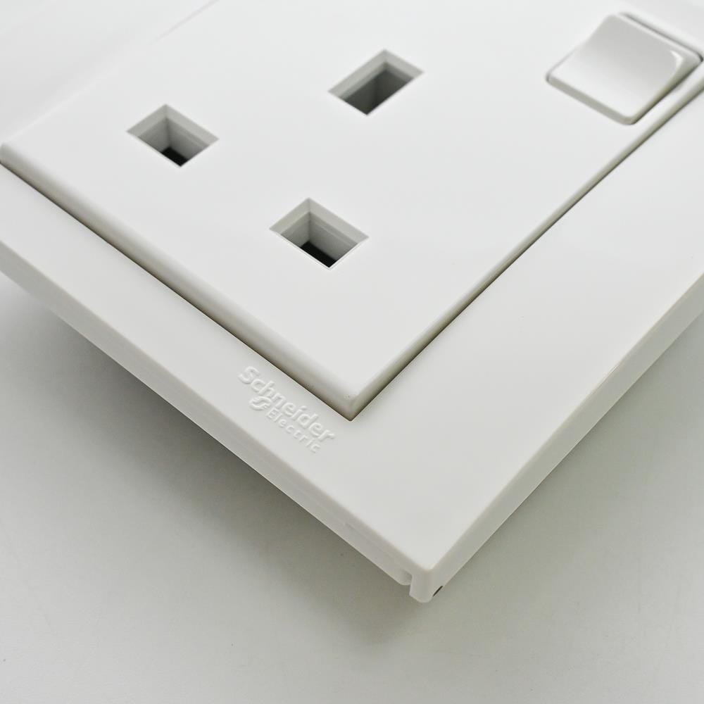 VIVACE 13A 250V 1 GANG SWITCHED SOCKET SCHNEIDER