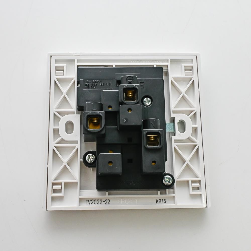 VIVACE 13A 250V 1 GANG SWITCHED SOCKET SCHNEIDER