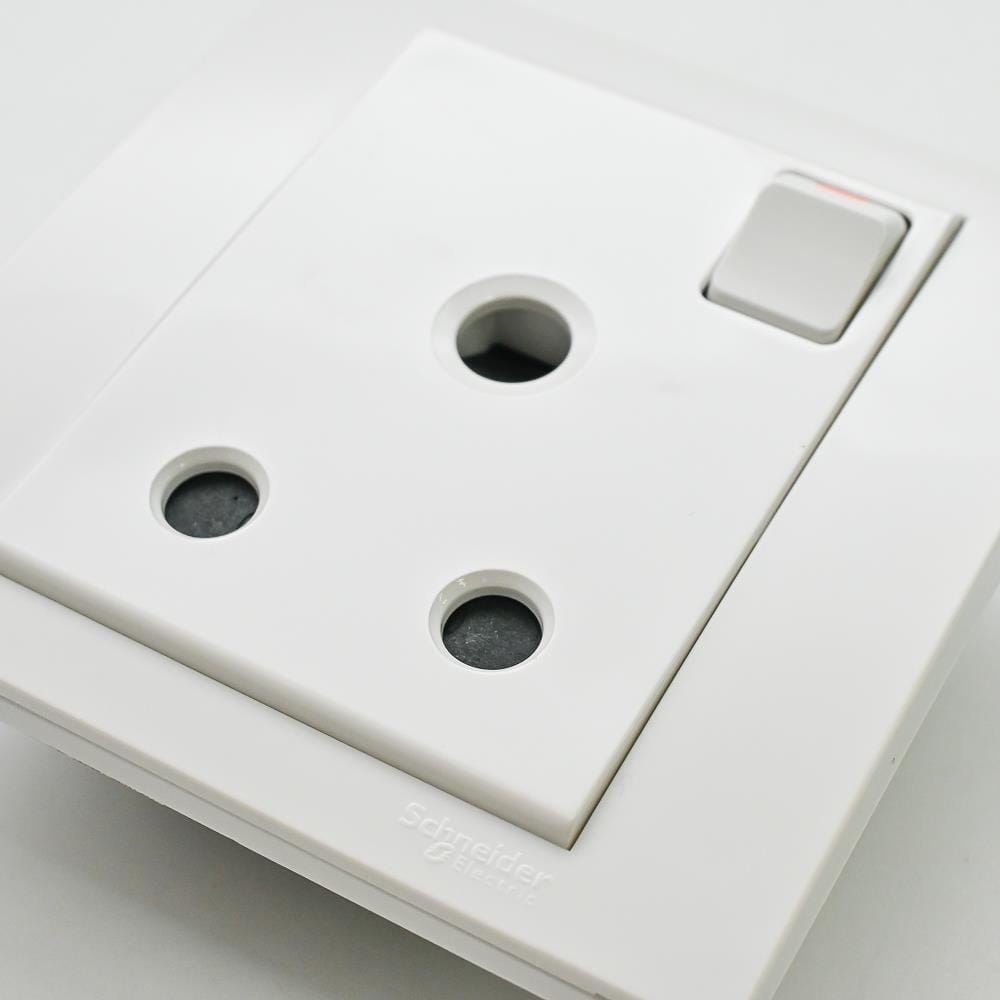 SCHNEIDER VIVACE 15A 250V 1 GANG SWITCHED SOCKET (SINGLE SOCKETS)  KB15/15