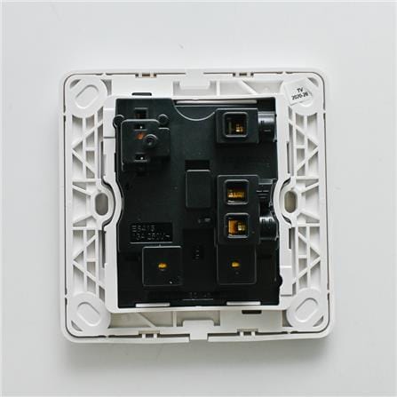 SINGLE SOCKETS SCHNEIDER E8415 WE WHITE