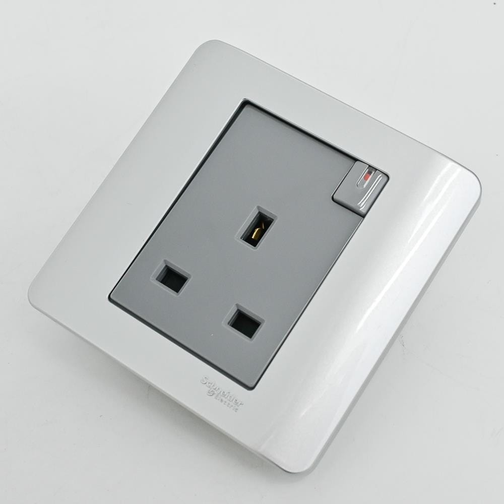 ZENCELO 13A 1 GANG SWITCH SOCKET SA SCHNEIDER