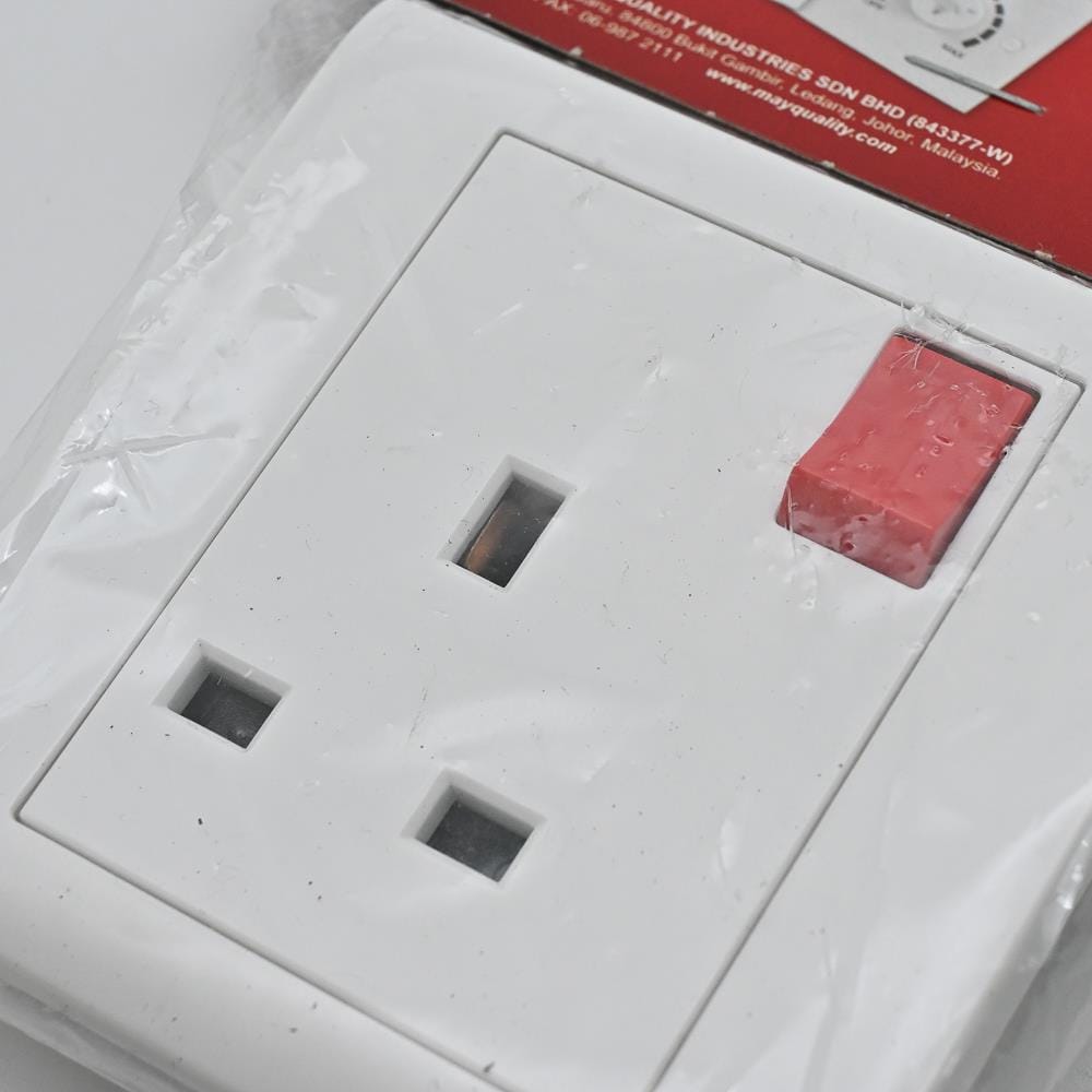 SELAMAT 13A 1G SWITCH SCKT RED MQ8131_RR