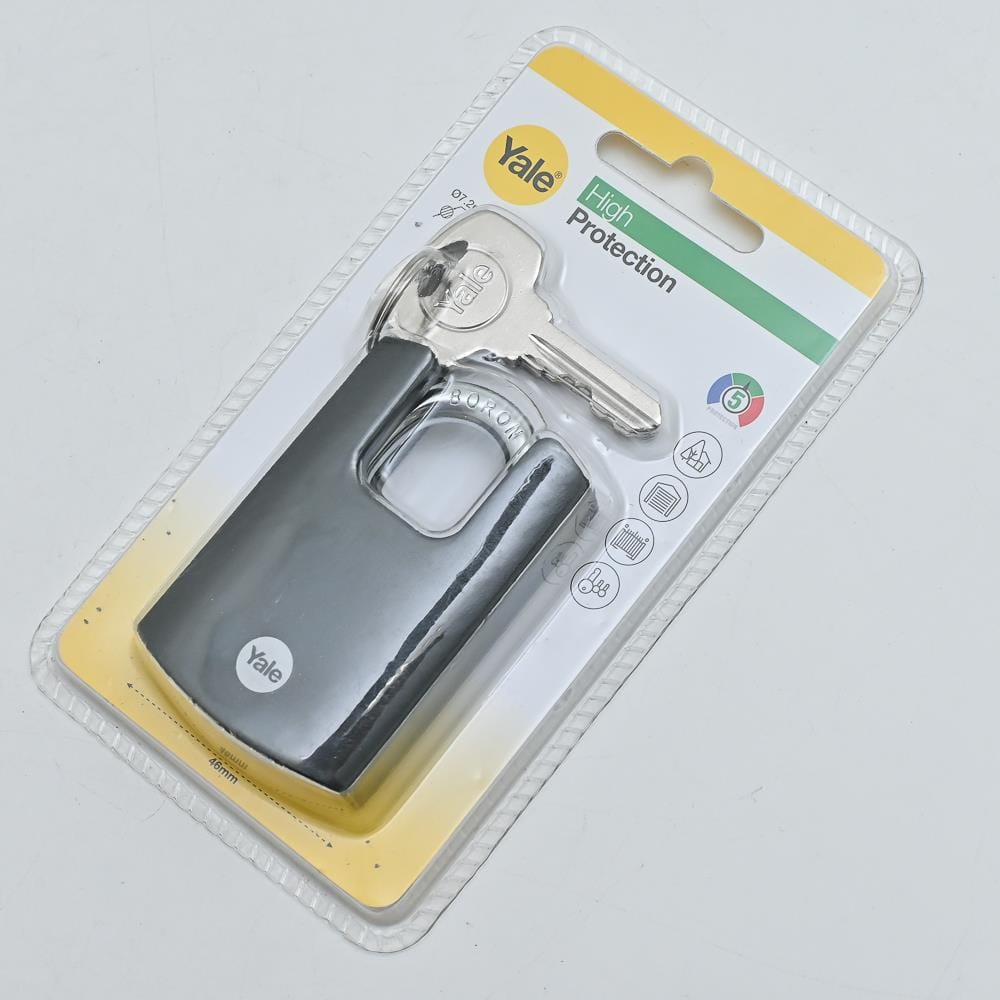 YALE 40MM CLASSIC SERIES BRASS SHROUDED PADLOCK Y121B/40/125/1 BLACK