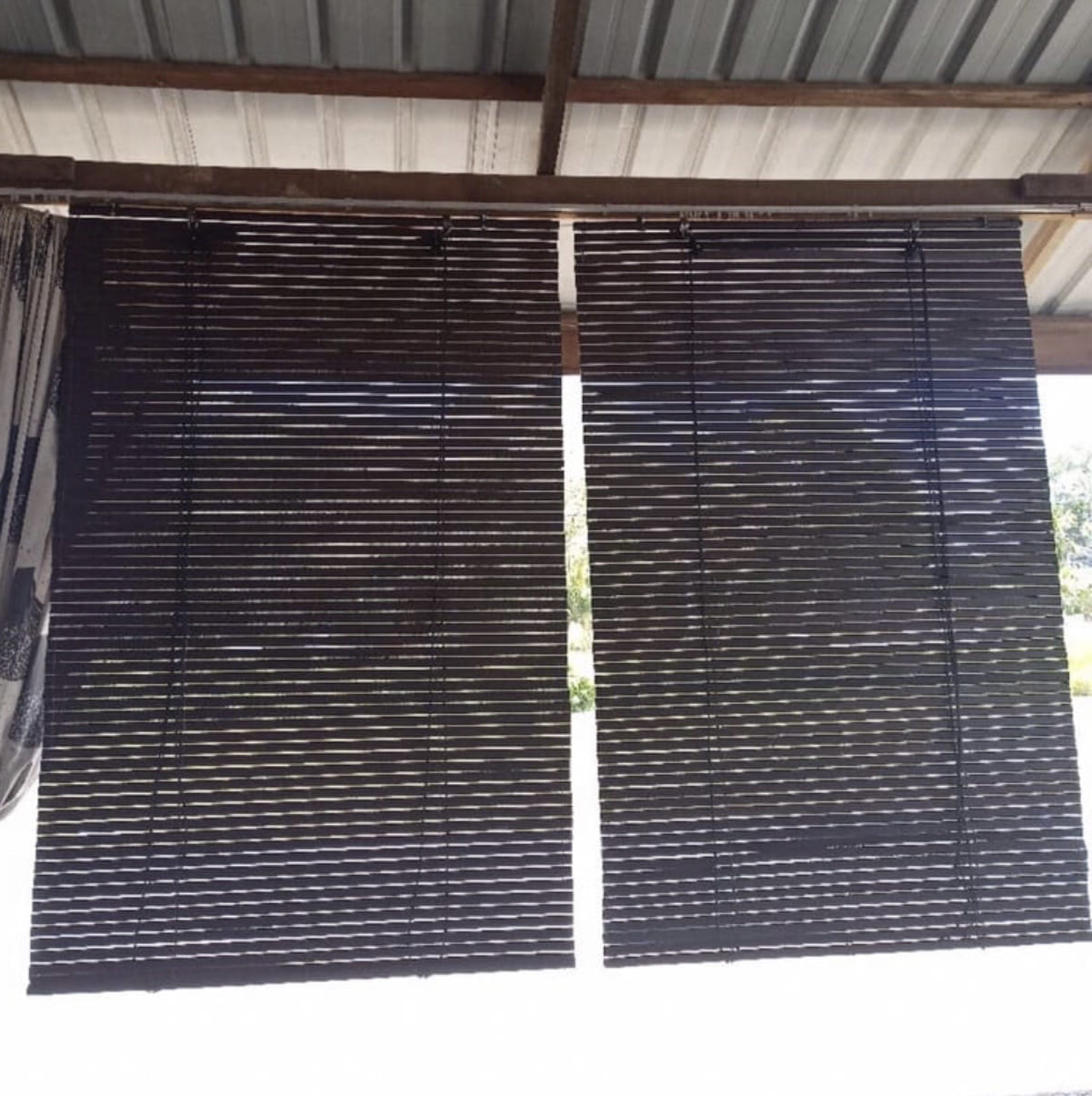 OUTDOOR WOODEN BLIND 4X7 FT V/B - WALNUT