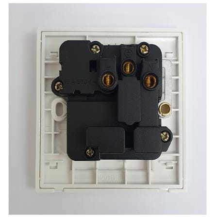 13A 1G UNIVERSAL SWITCH SOCKET MQ8131U SELAMAT