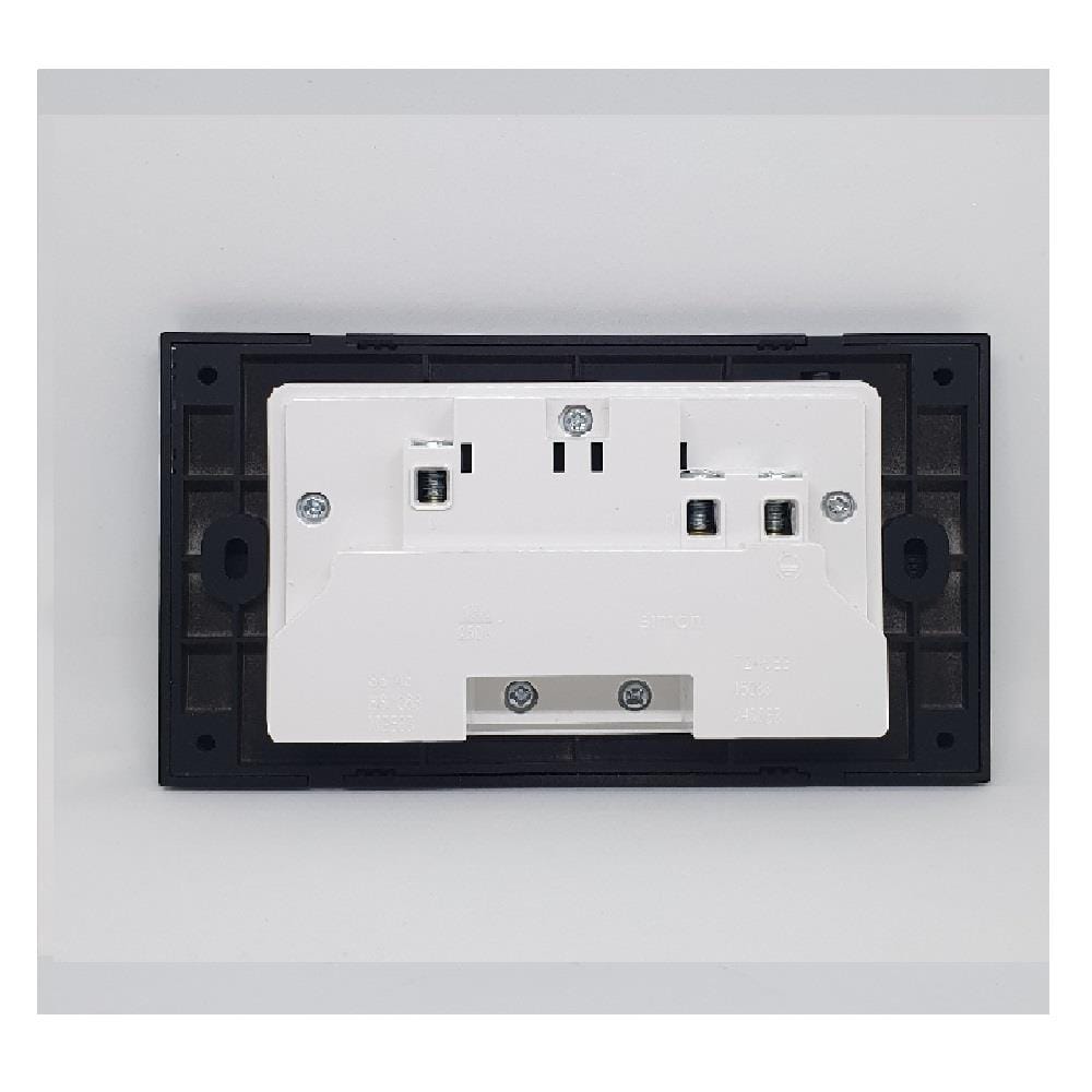 SIMON 13A 2 GANG 1 WAY SWITCH SOCKET 724583/582 BLACK