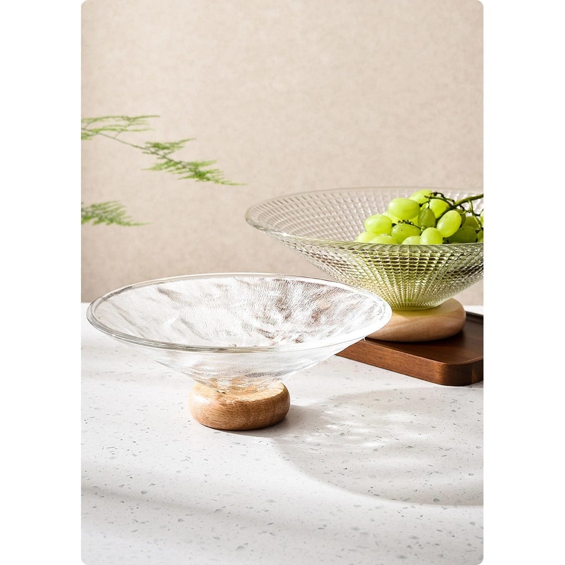 COSSY PLUS GLASS SERVING BOWL 25CM WITH WOOD STAND