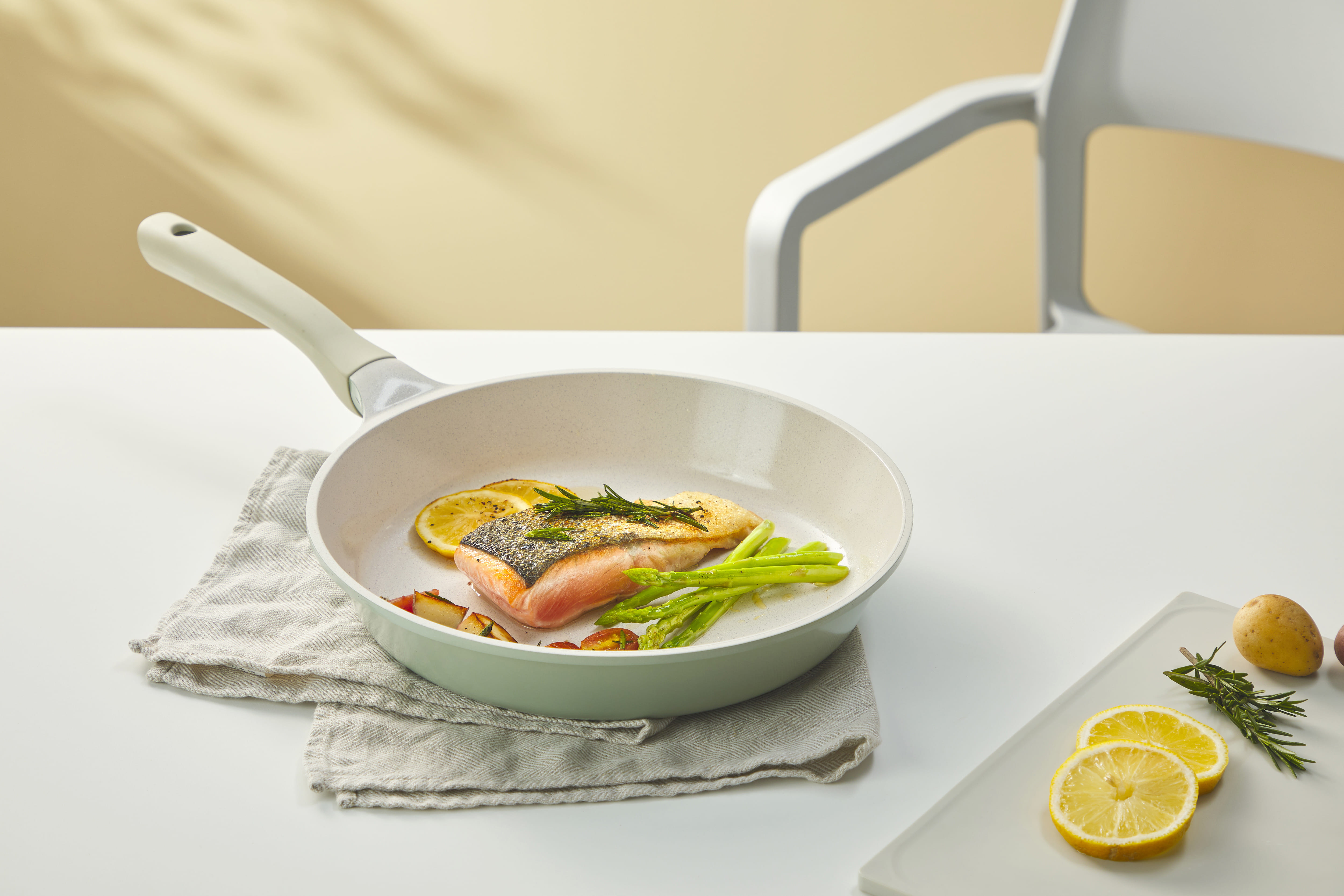 INOCHI OMI SIMPLE MARBLE FRYING PAN 24CM