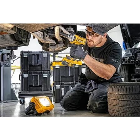 DEWALT 12V/18V CORDLESS COMPACT TASK LIGHT (SOLO )DCL077-XJ