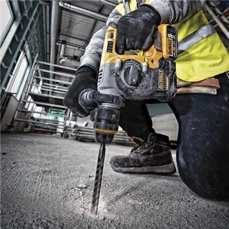 DEWALT 18V 24MM BRUSHLESS ROTARY HAMMER (2x 5.0Ah Batteries) DCH273P2-GB