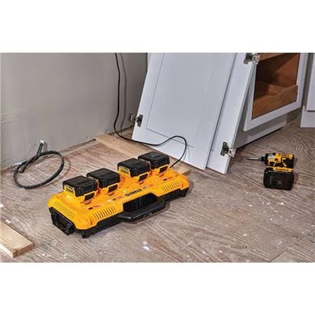 DEWALT 12V/20V/60V 4PORT SIMULTANEOUS FAST CHARGER DCB104-QW